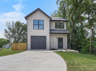 1141 Walnut Ave, Osawatomie, KS 66064