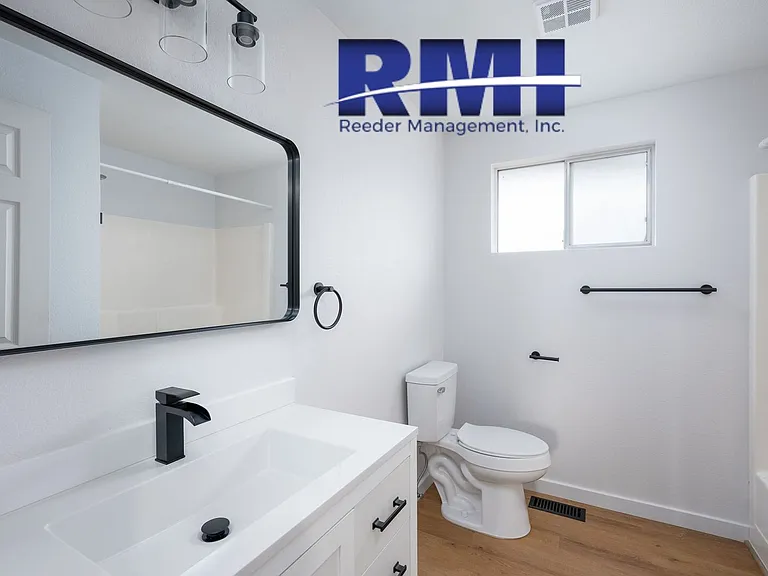 1034 Hanford Ave #B — Photo 11