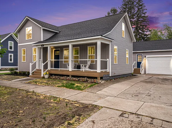 520 Elliott Ave, Grand Haven, MI 49417