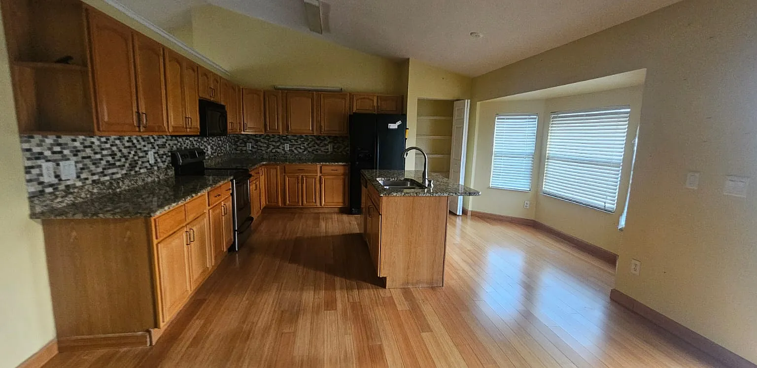 4 bed, 2146 sqft, $2,300 — Photo 3