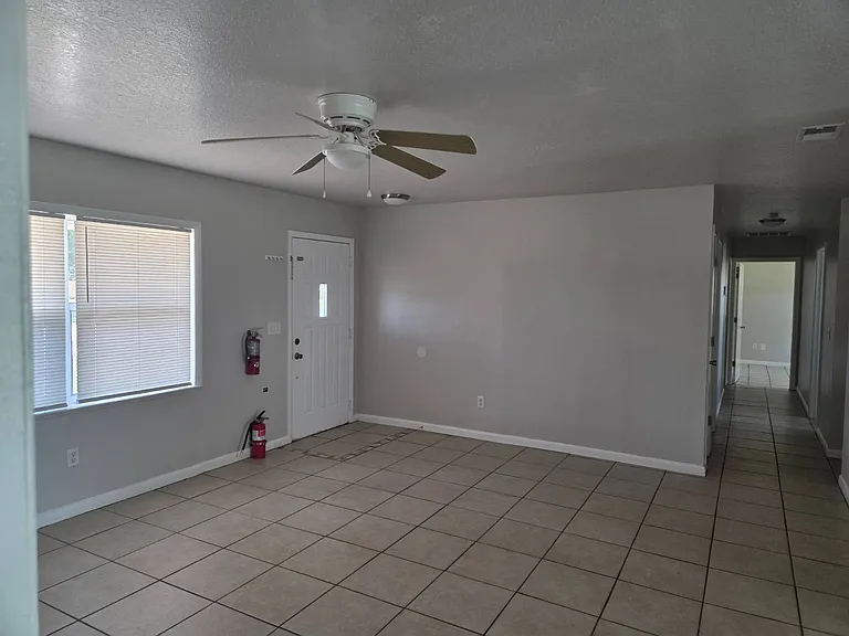 208 Mirador Dr — Photo 6