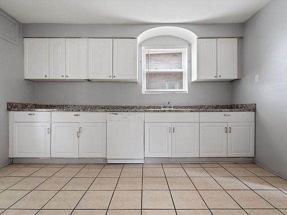 2nd image of 18290 Prairie St