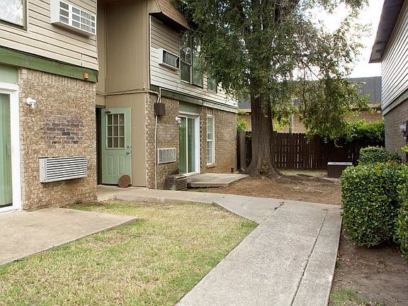 3rd image of 4744 NW 23rd St APT 8