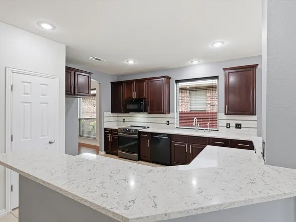 217 Cox Dr, Fate, TX 75087