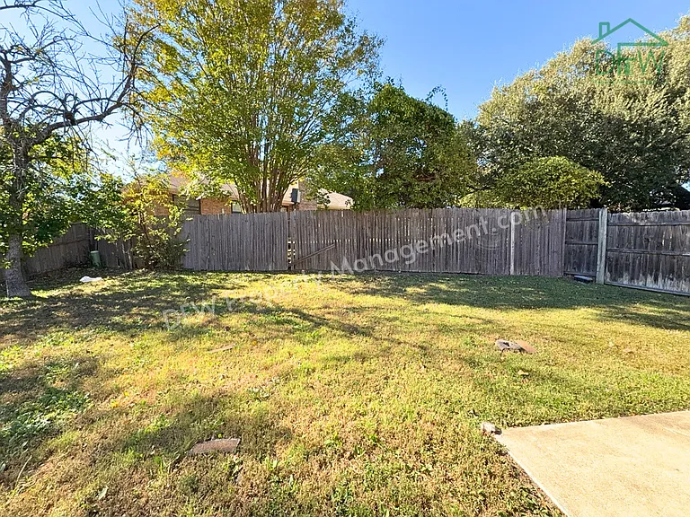6920 Misty Meadow Dr S — Photo 3