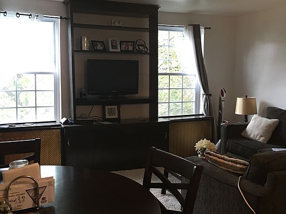 Spacious, bright dining/living area
