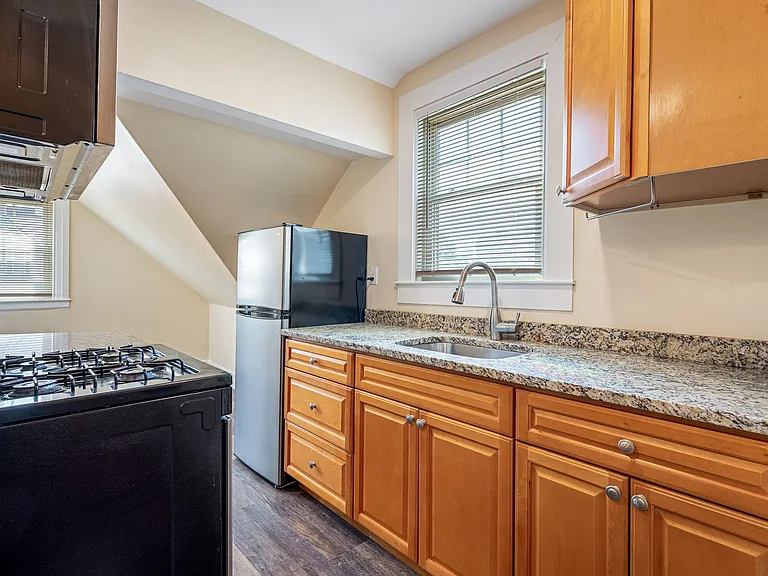 61 Cedar St — Photo 34