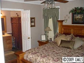 2nd image of 1106 Oakwood Villa Dr