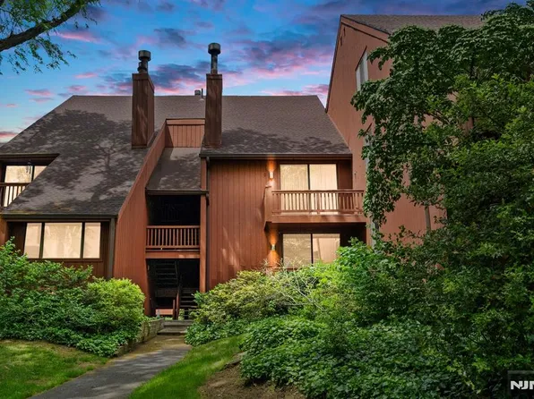 506 Teal Plz, Secaucus, NJ 07094