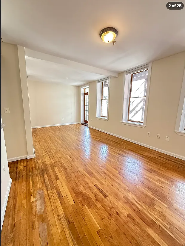 110 Morris St — Photo 2