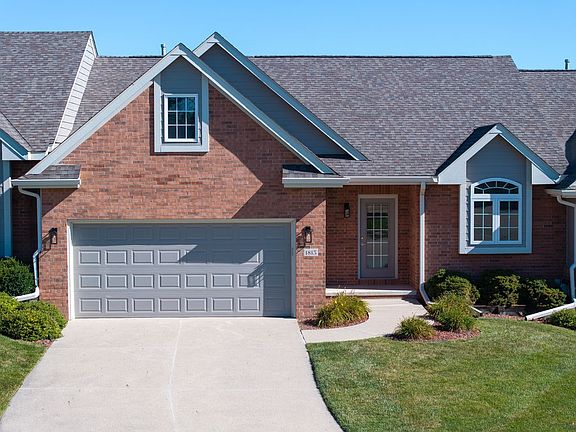 3rd image of 1815 SE Hickory Cir
