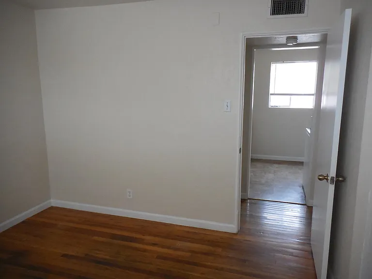 701 W Yandell Dr #12-1 — Photo 14