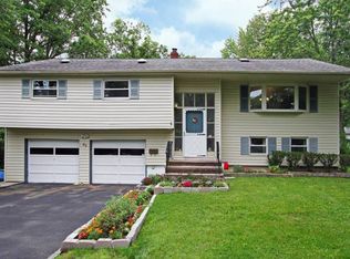 59 Oakwood Ave, Livingston, NJ 07039