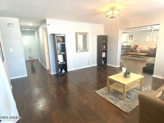 3rd image of 1117 W 9th St