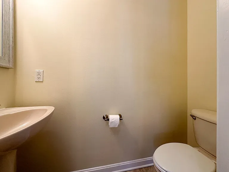 1026 Commercial Ct — Photo 9