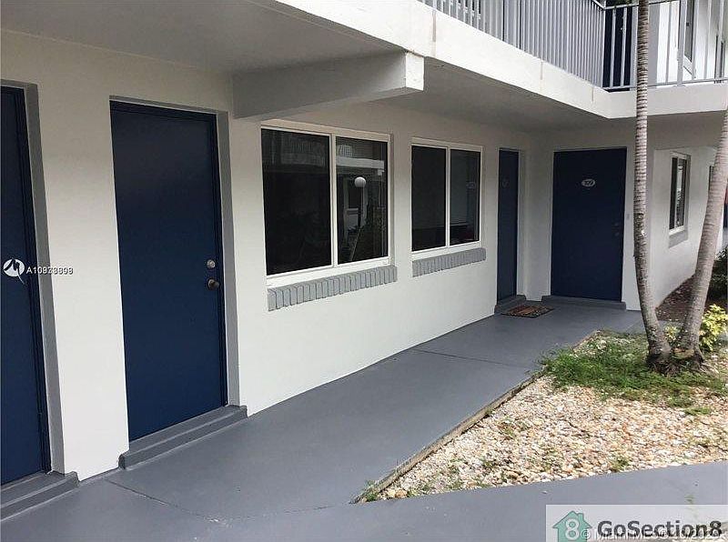 2nd image of 1010 SE 15th St