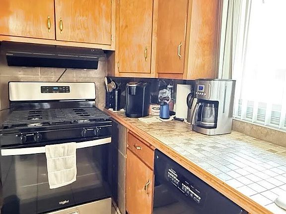5th image of 8412 Greenwood Ave