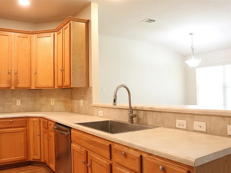 1811 W Pflugerville Pkwy — Photo 9
