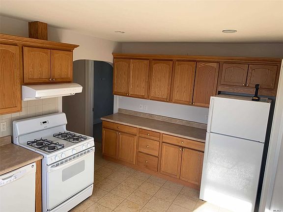 2nd image of 138 Jerome Ave Floor 2