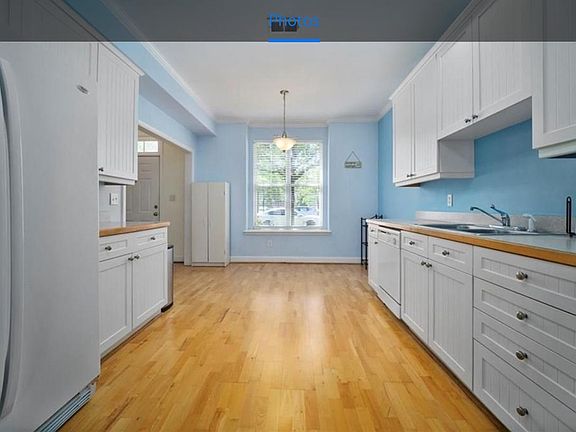 3rd image of 4120 Killam Ave