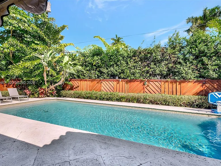 7711 Miami View Dr — Photo 26