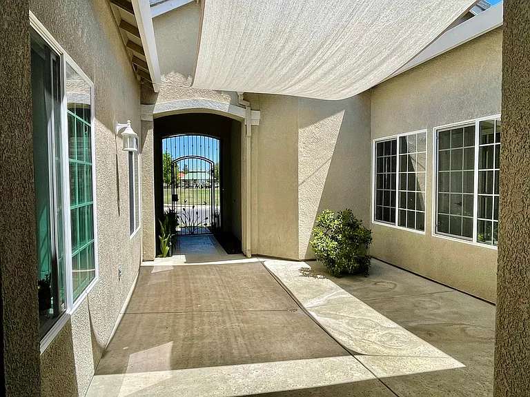Courtyard/Entrance