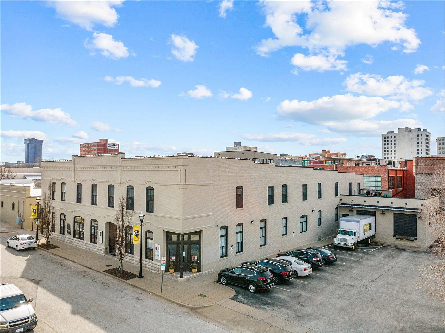 214 W Phelps St — Photo 3