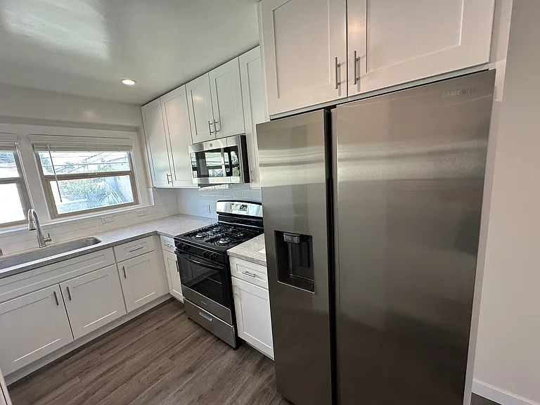 2212 Pine Ave #2212 — Photo 16