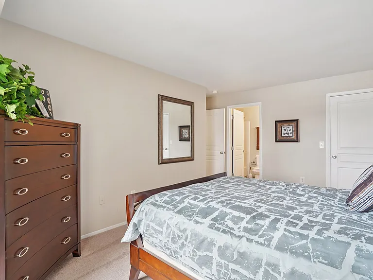 Swan Harbour Apartments — Photo 17