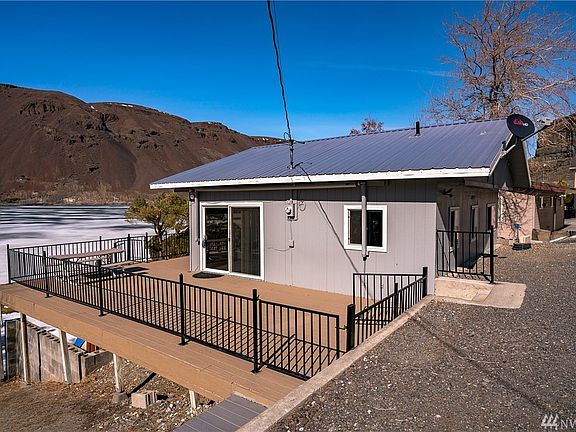 4th image of 32686 NE Lakeshore Dr