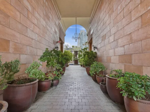 1280 Richards St #1102, Vancouver, BC V6B 1S2