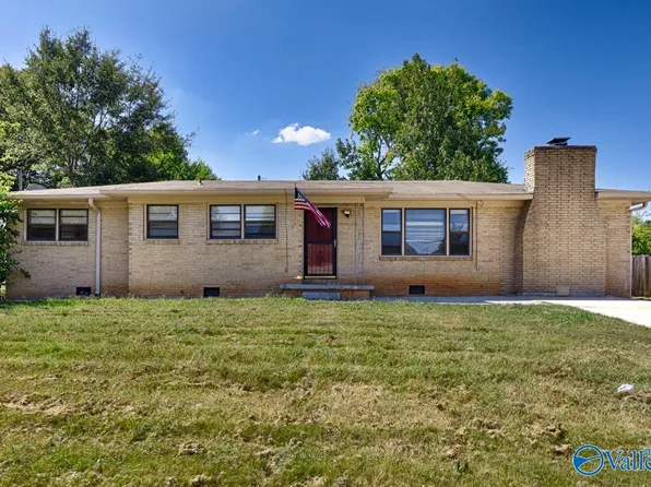2006 Club View Dr NW, Huntsville, AL 35810