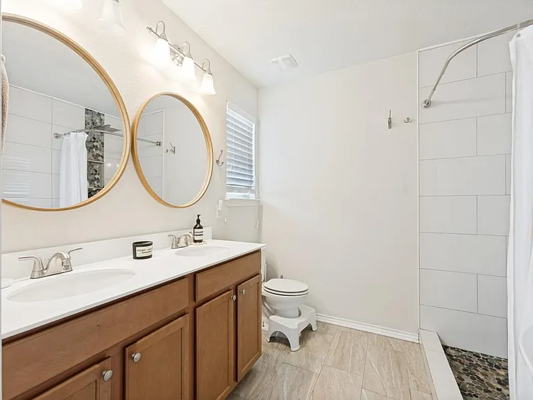6909 Longford Trl — Photo 15
