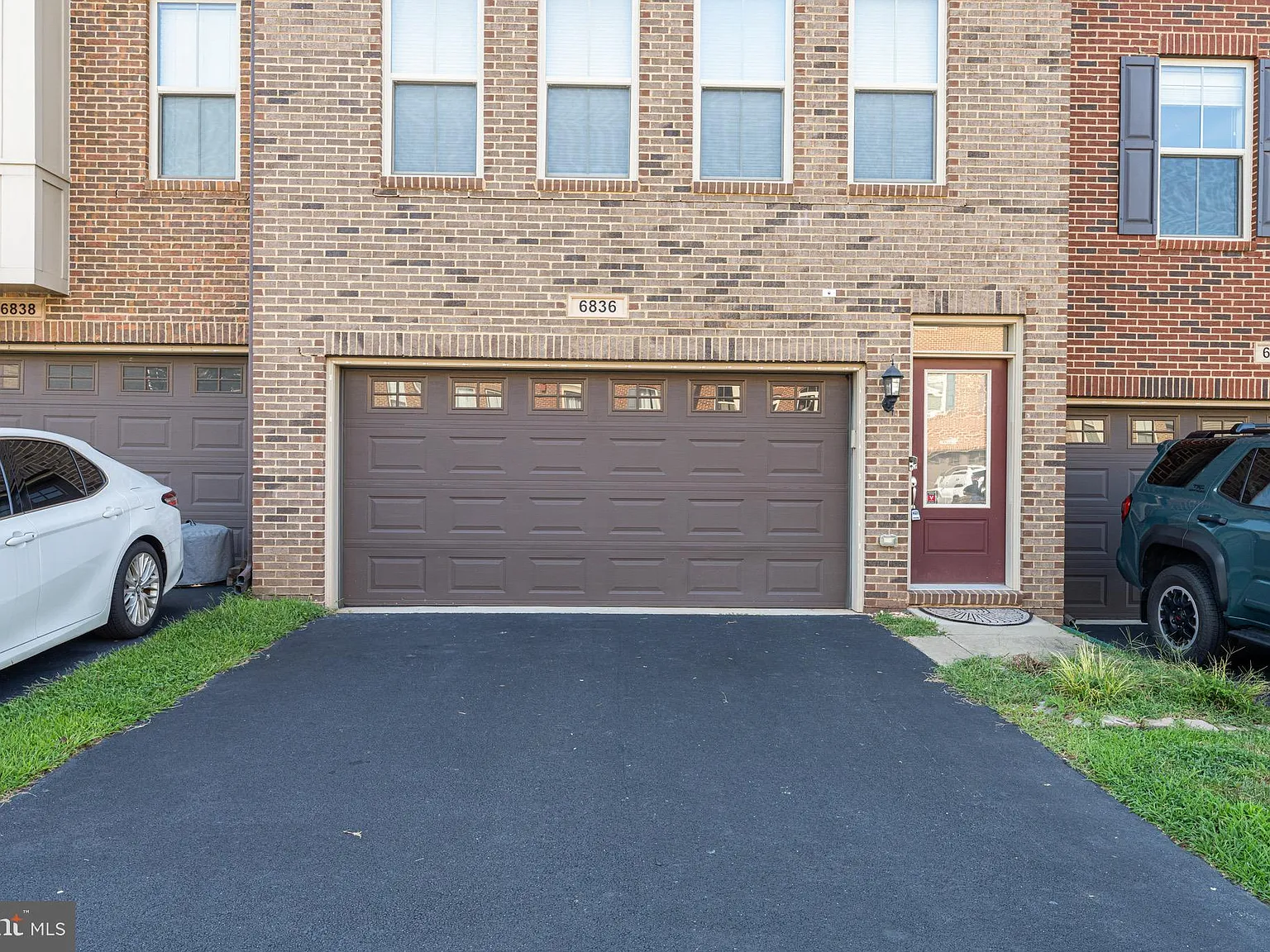 3 bed, 4.0 bath, 2211 sqft, $3,300 — Photo 2