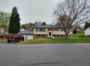 559 Howard Dr, Salem, VA 24153