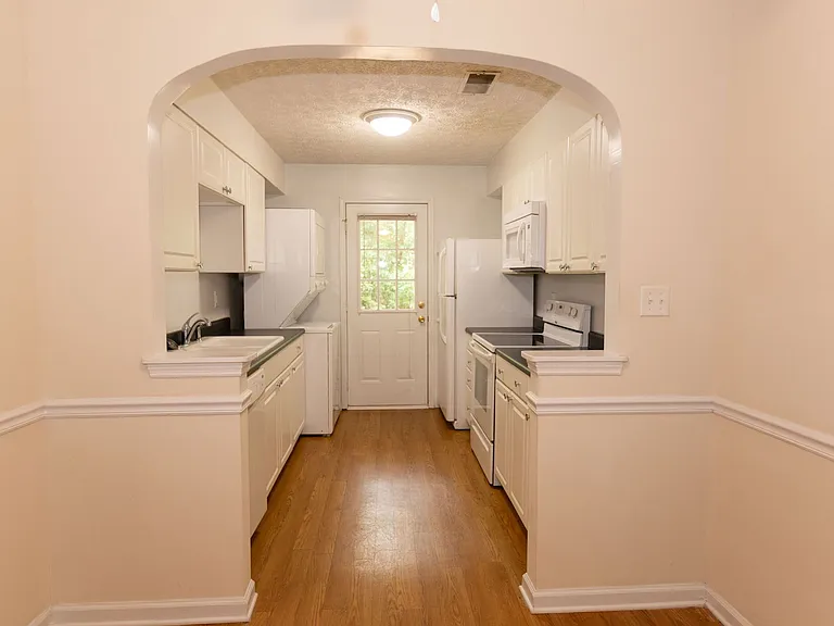 Greenwood Apartments — Photo 4