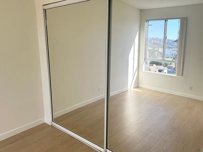 1234 Las Palmas Ave — Photo 15