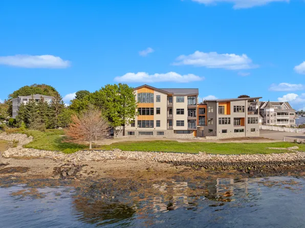 35 Badgers Island West #302, Kittery, ME 03904
