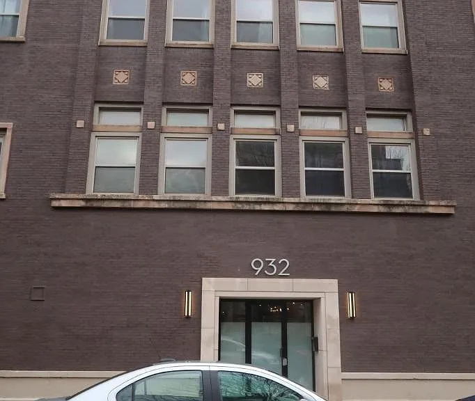 932 W Dakin St #201 — Photo 18