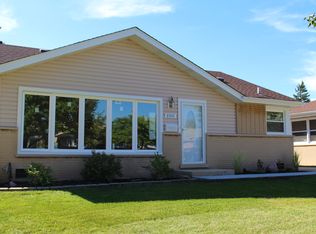 8910 N Merrill St, Niles, IL 60714