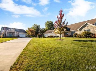 100 Cayman Ln, Washington, IL 61571