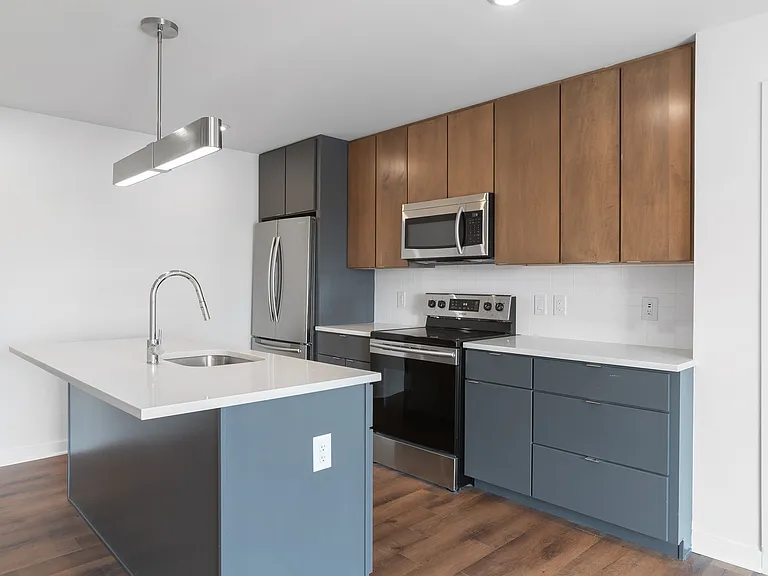 Graduate Pointe — Photo 42