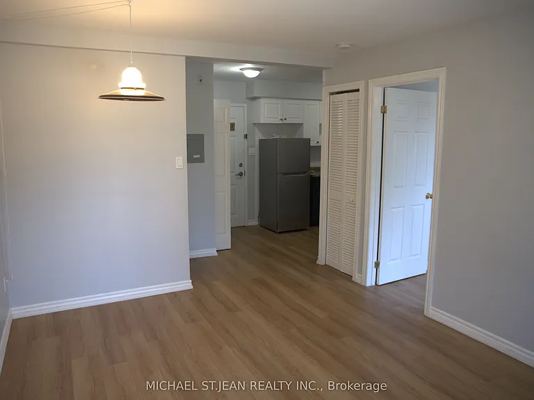 28 Victoria Ave N #314 — Photo 2