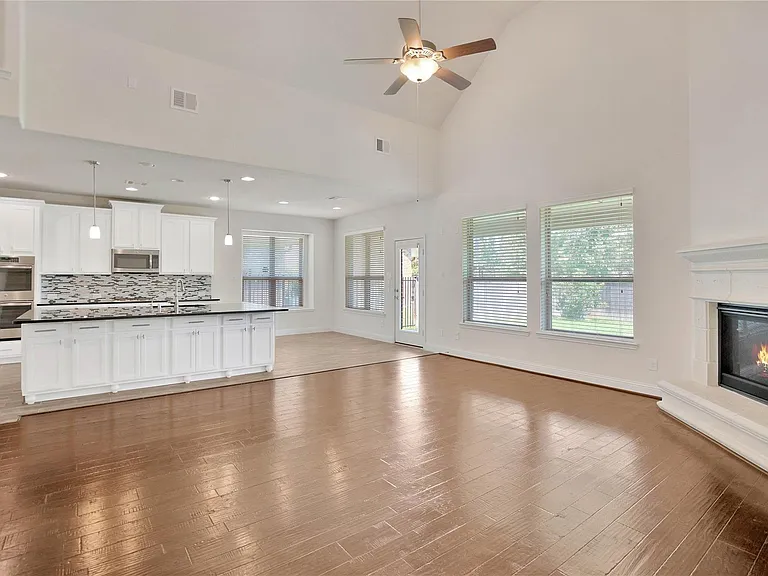 18 Garden Path Pl — Photo 10