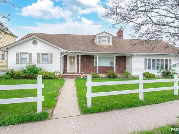 84 Locust Ave, Wallington, NJ 07057