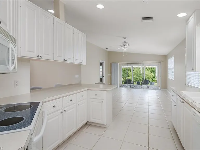 4949 Kingston Way — Photo 12