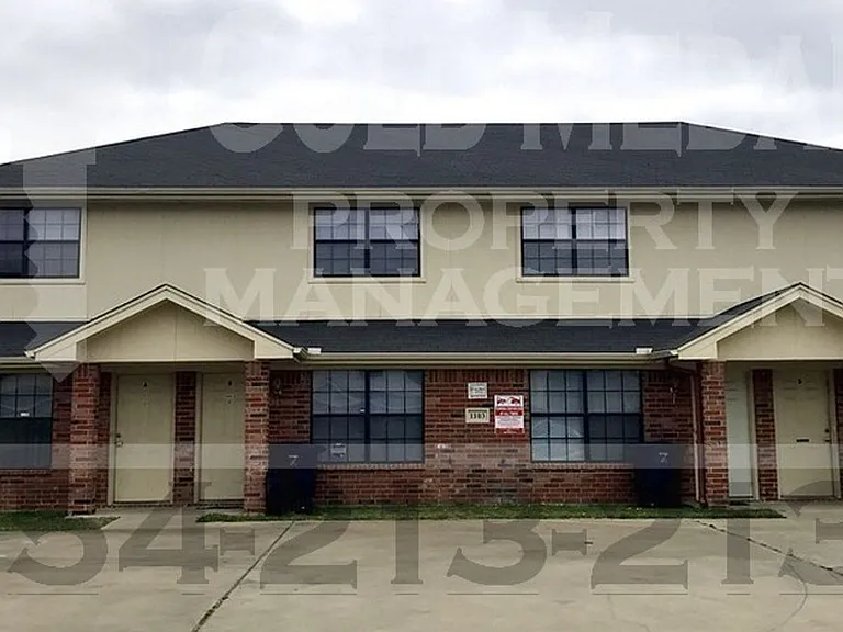 1103 Lansberry Ct — Photo 1