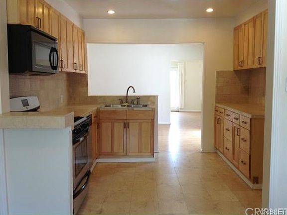 2nd image of 5908 White Oak Ave