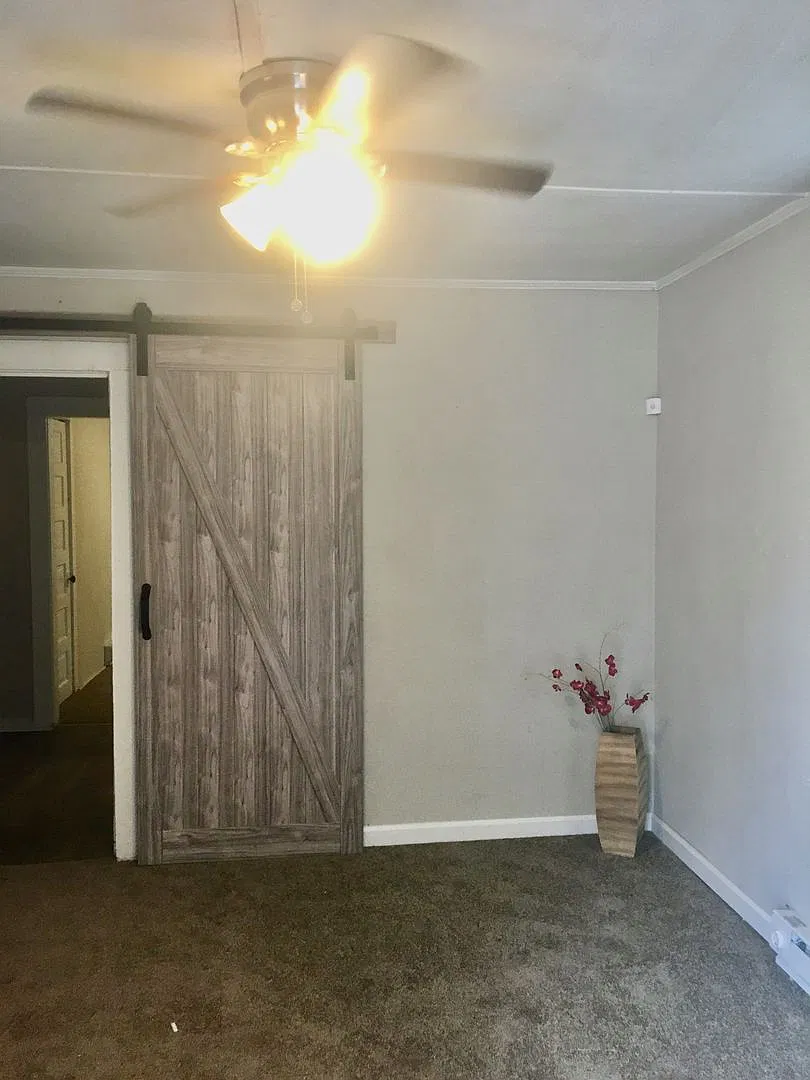 1 Bed/ 1 Bath spacious — Photo 2