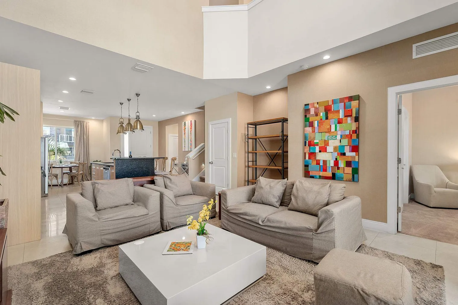 4 bed, 4.0 bath, 1550 sqft, $5,414 — Photo 3